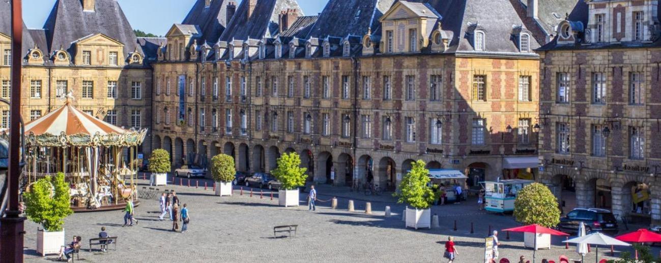 Le Bourbon Hypercentre Apartment Charleville-Mezieres Bagian luar foto